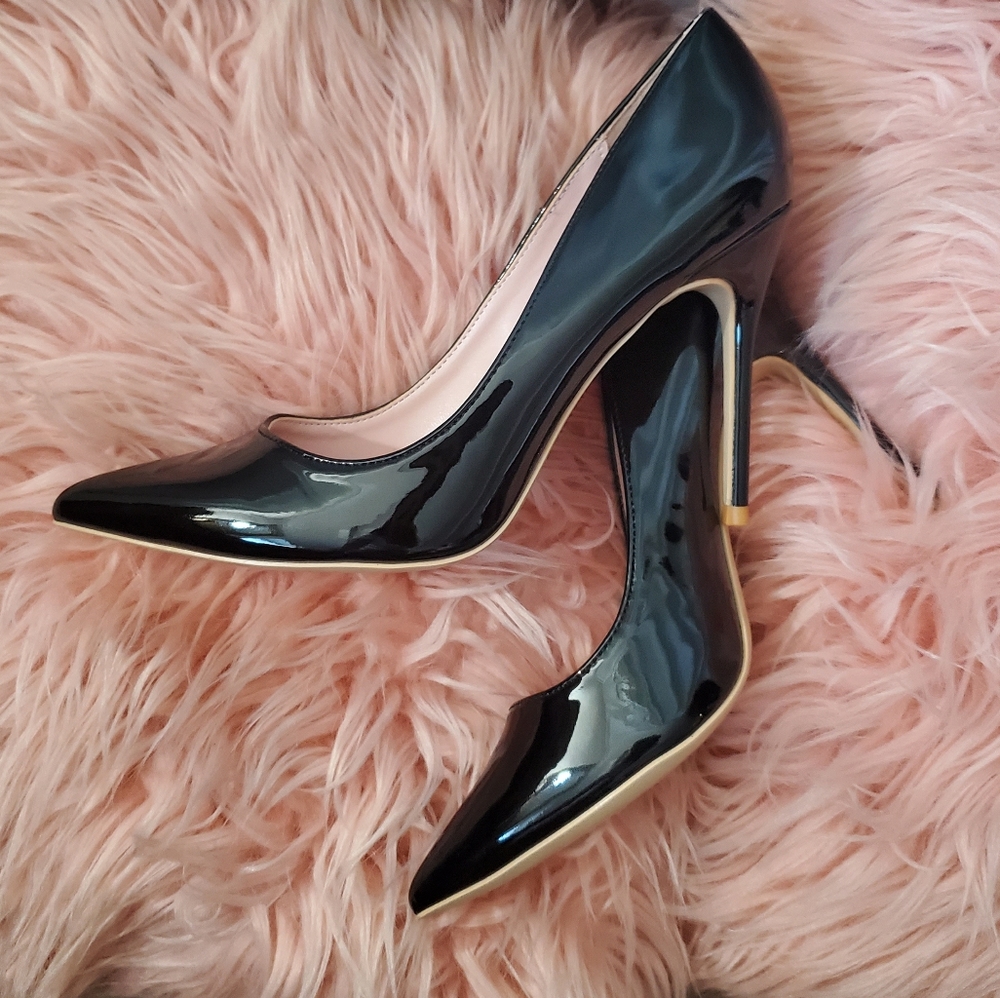 Elisabet Tang Heels